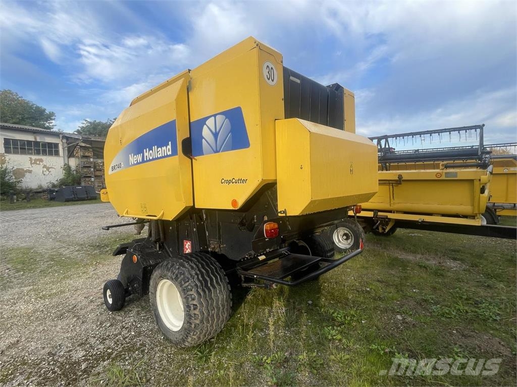New Holland BR 740 A Lis na válcové balíky