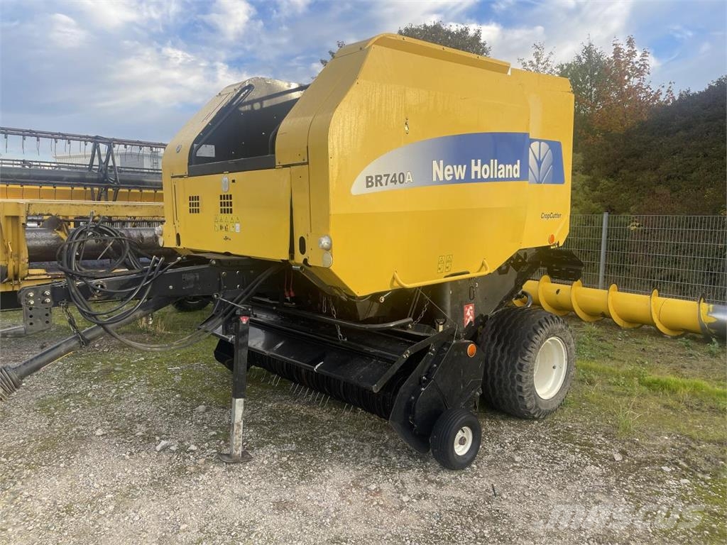 New Holland BR 740 A Lis na válcové balíky