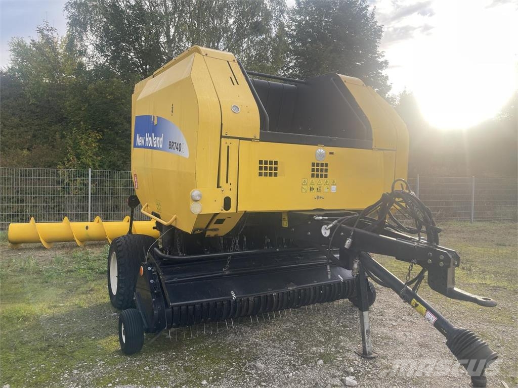 New Holland BR 740 A Lis na válcové balíky