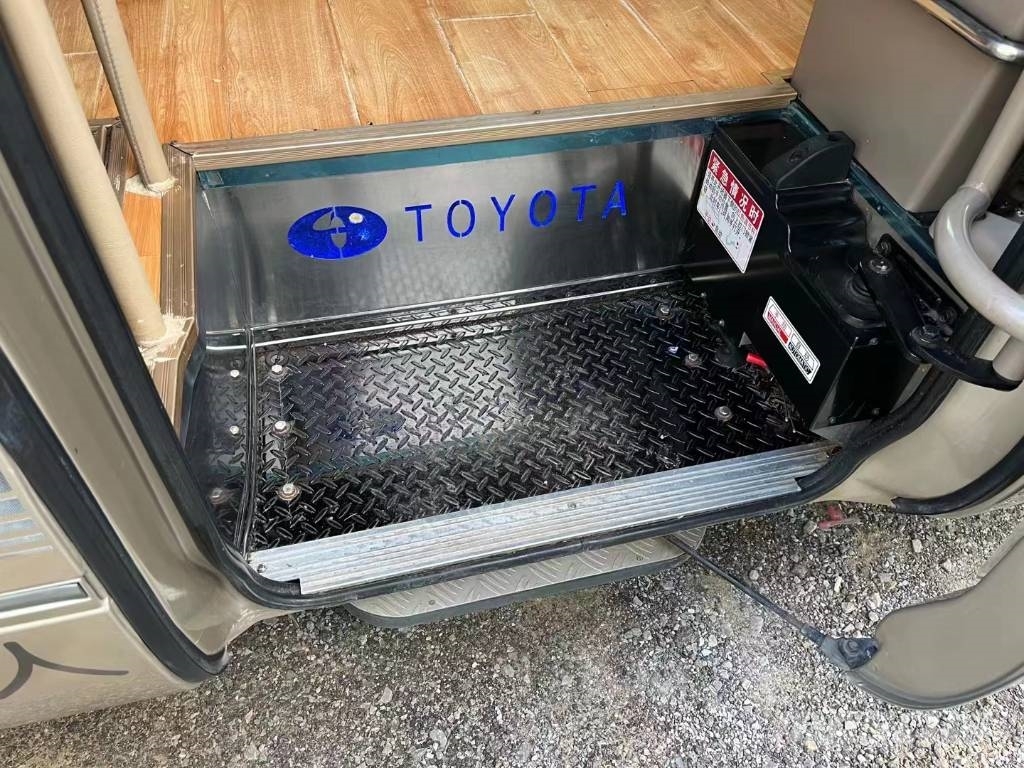 Toyota Coaster Bus 迷你巴士