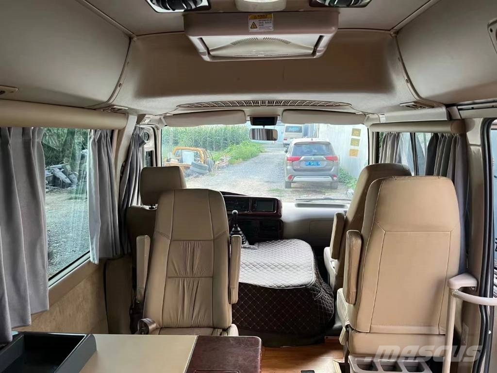 Toyota Coaster Bus 迷你巴士