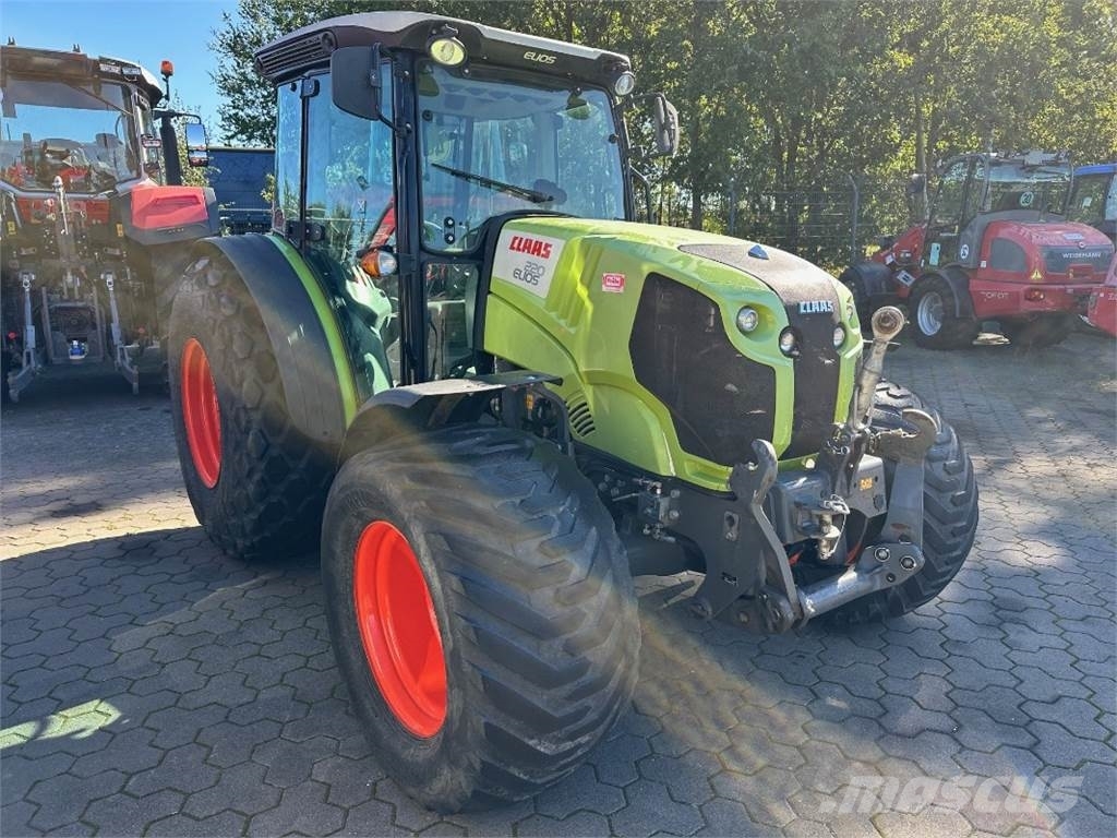 CLAAS Elios 220 트랙터