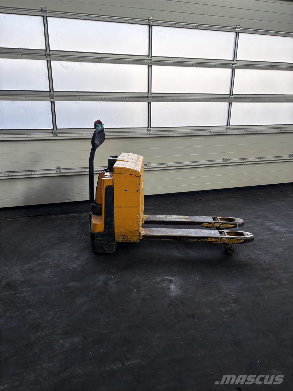 Jungheinrich EJE 116 Pedestrian stacker
