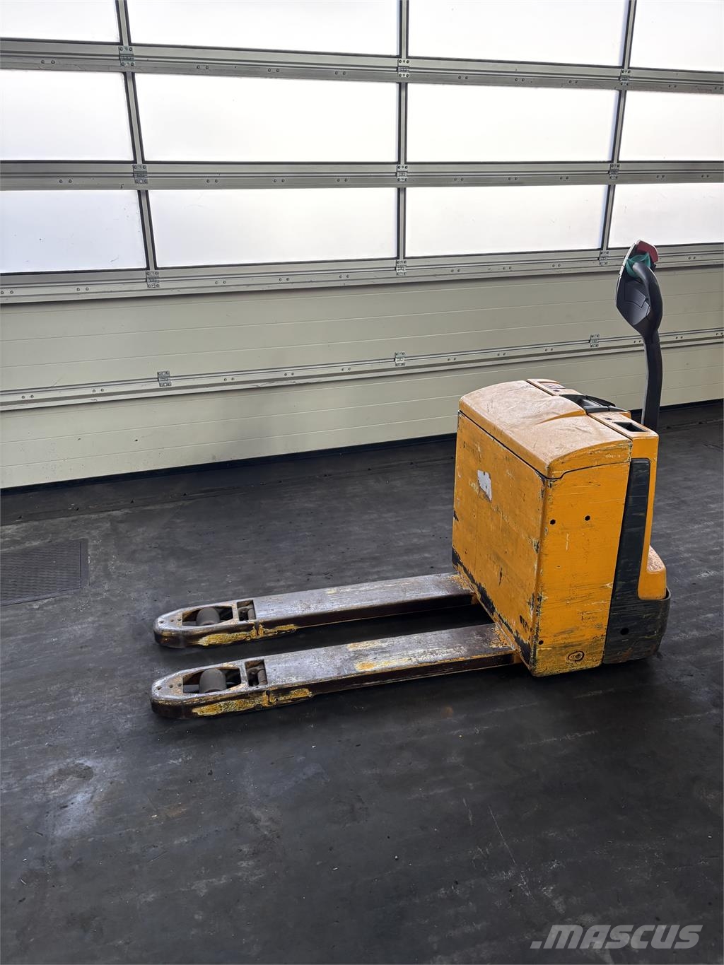 Jungheinrich EJE 116 Pedestrian stacker