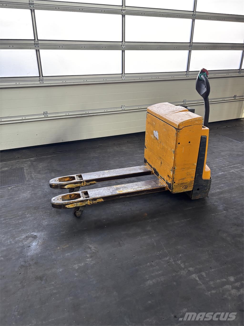 Jungheinrich EJE 116 Pedestrian stacker