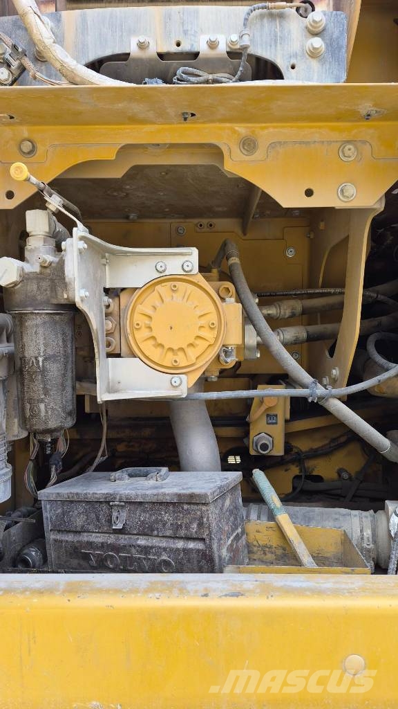 CAT 330 Koparki gąsienicowe