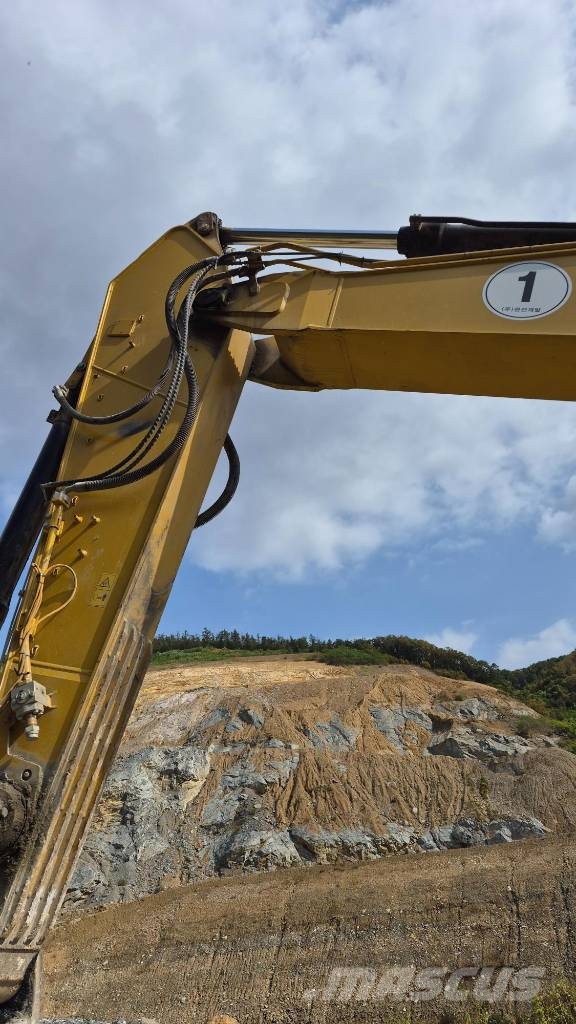 CAT 330 Koparki gąsienicowe