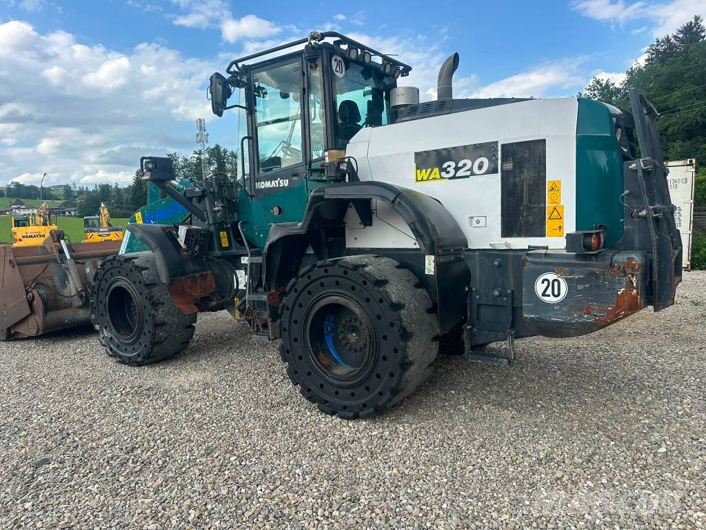 Komatsu WA 320-8 Radlader