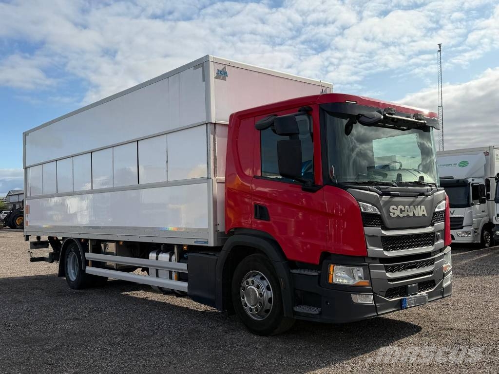Scania P220B4X2NB Serie 4001 Camiones con caja de remolque