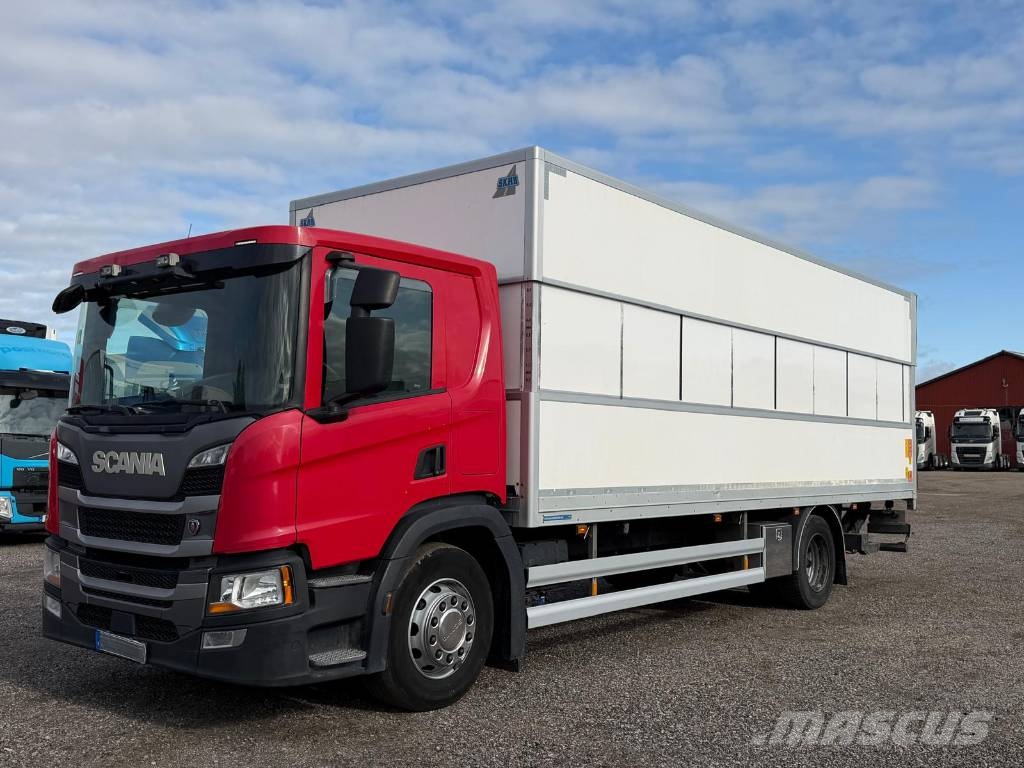 Scania P220B4X2NB Serie 4001 Camiones con caja de remolque