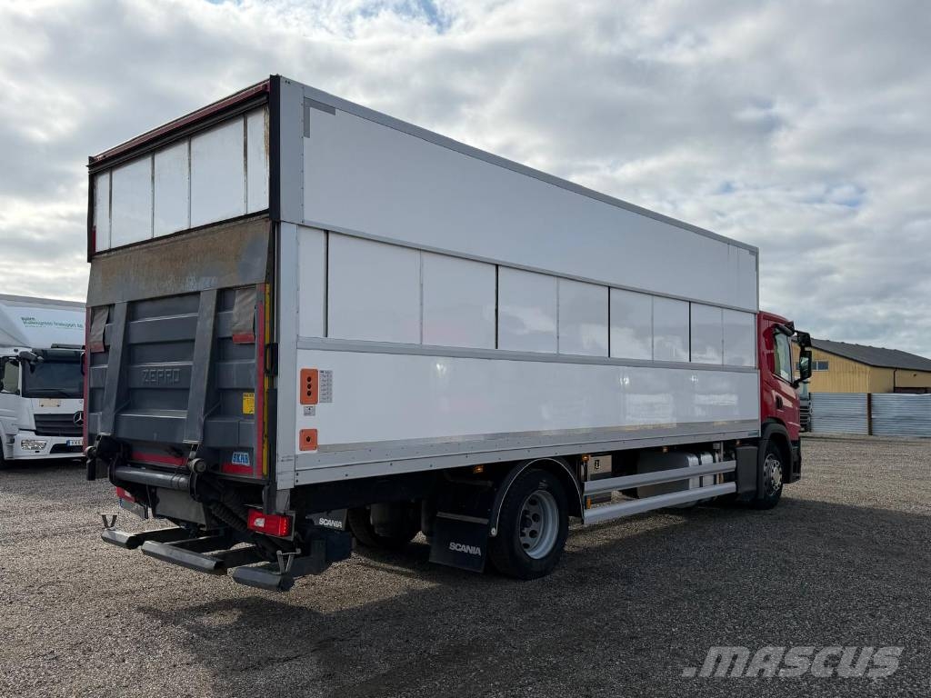 Scania P220B4X2NB Serie 4001 Camiones con caja de remolque