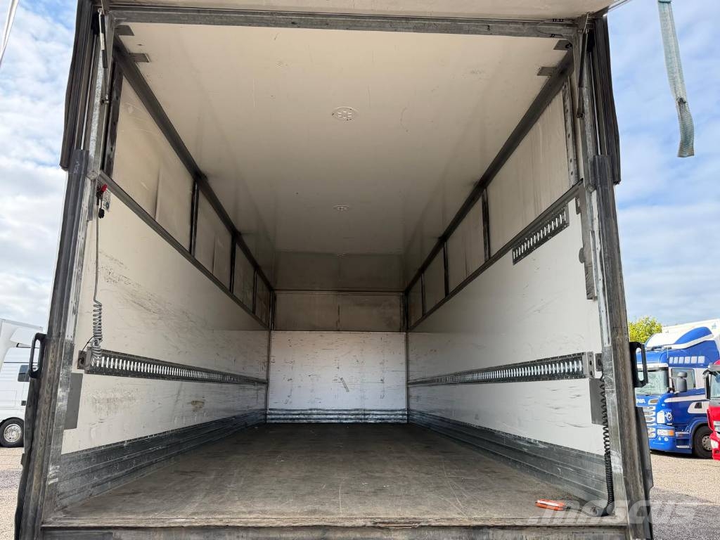 Scania P220B4X2NB Serie 4001 Camiones con caja de remolque