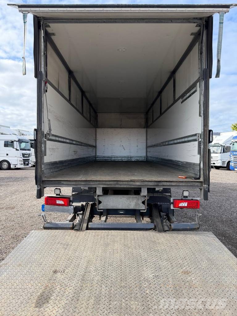 Scania P220B4X2NB Serie 4001 Camiones con caja de remolque