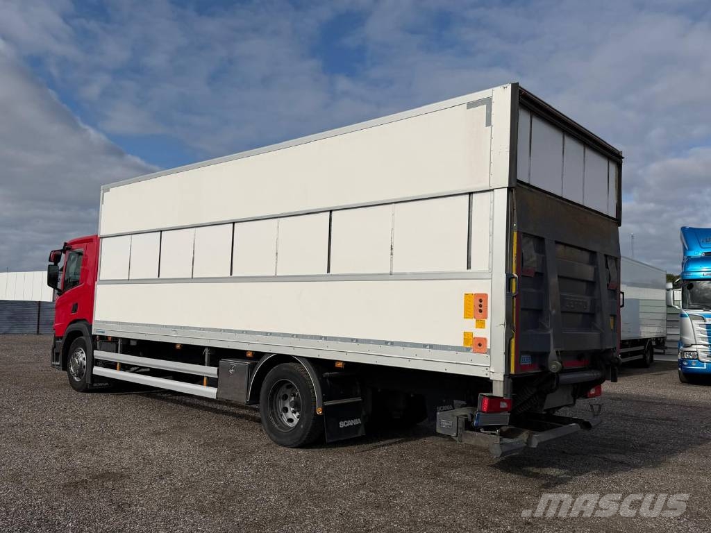 Scania P220B4X2NB Serie 4001 Camiones con caja de remolque