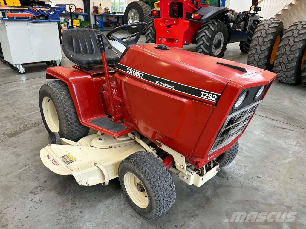 Cub Cadet 1282 ركوب الحشائش