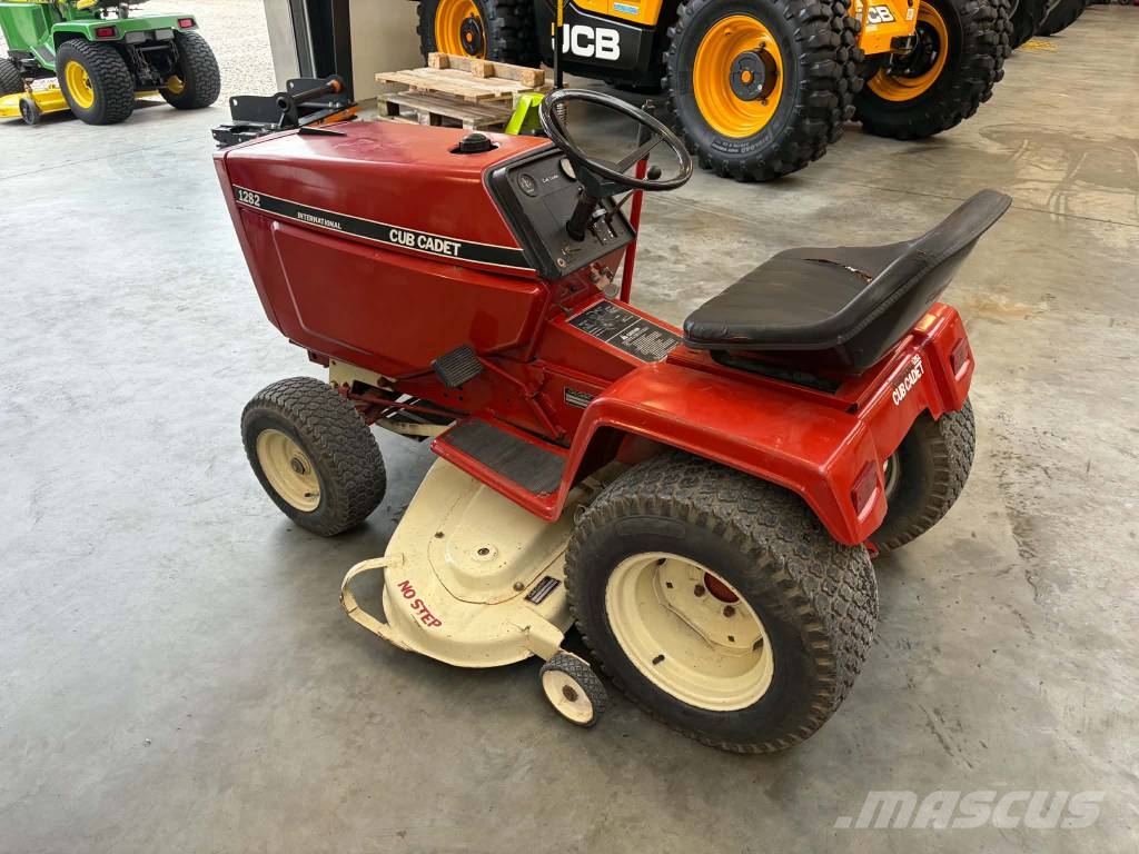 Cub Cadet 1282 ركوب الحشائش