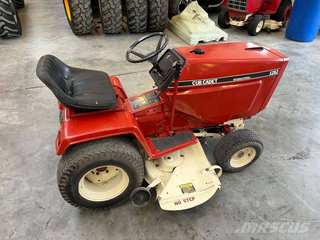 Cub Cadet 1282 ركوب الحشائش