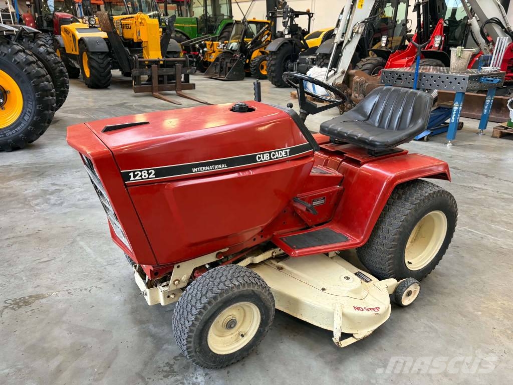 Cub Cadet 1282 ركوب الحشائش