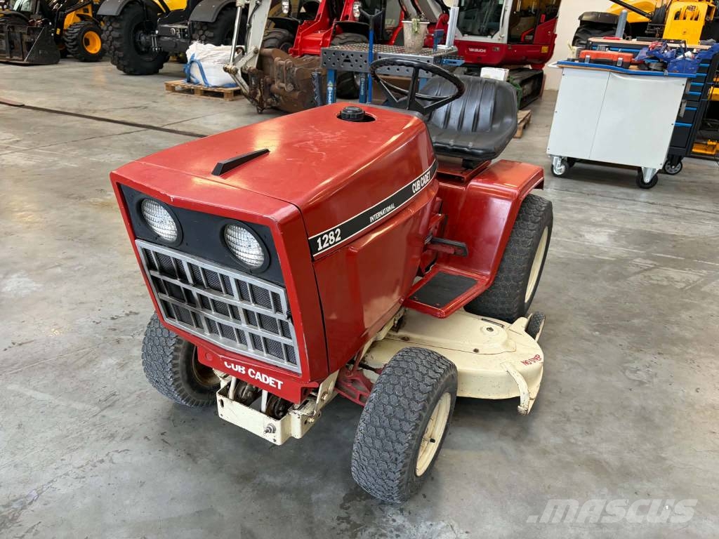 Cub Cadet 1282 ركوب الحشائش