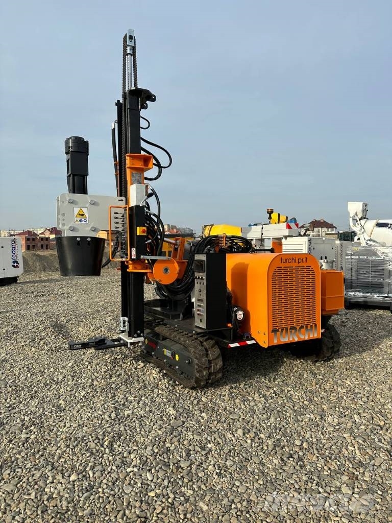 Turchi 300F pile driver Paalutuskoneet