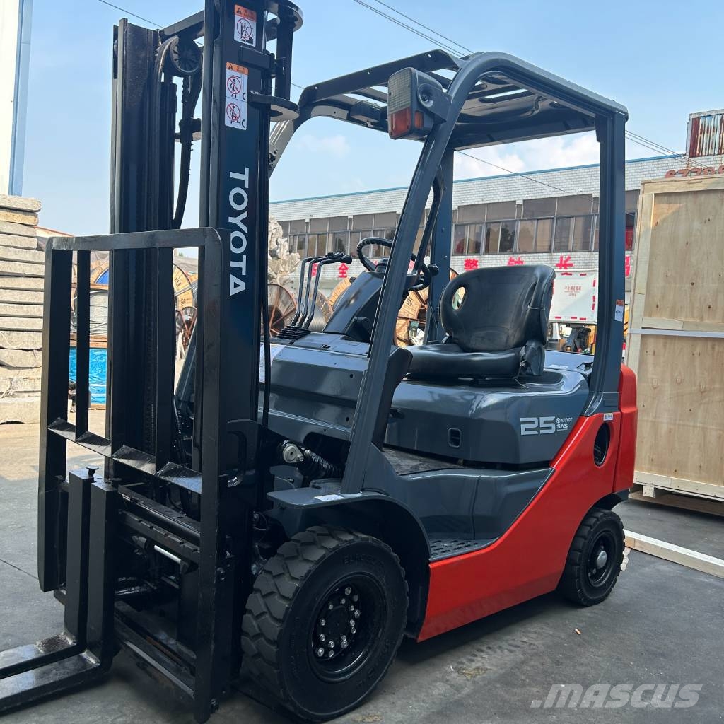 Toyota 8 FDN 25 液化石油氣LPG卡車