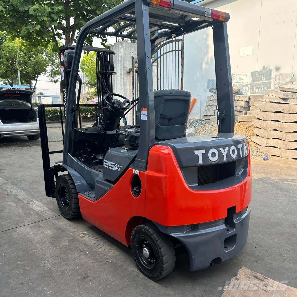 Toyota 8 FDN 25 液化石油氣LPG卡車