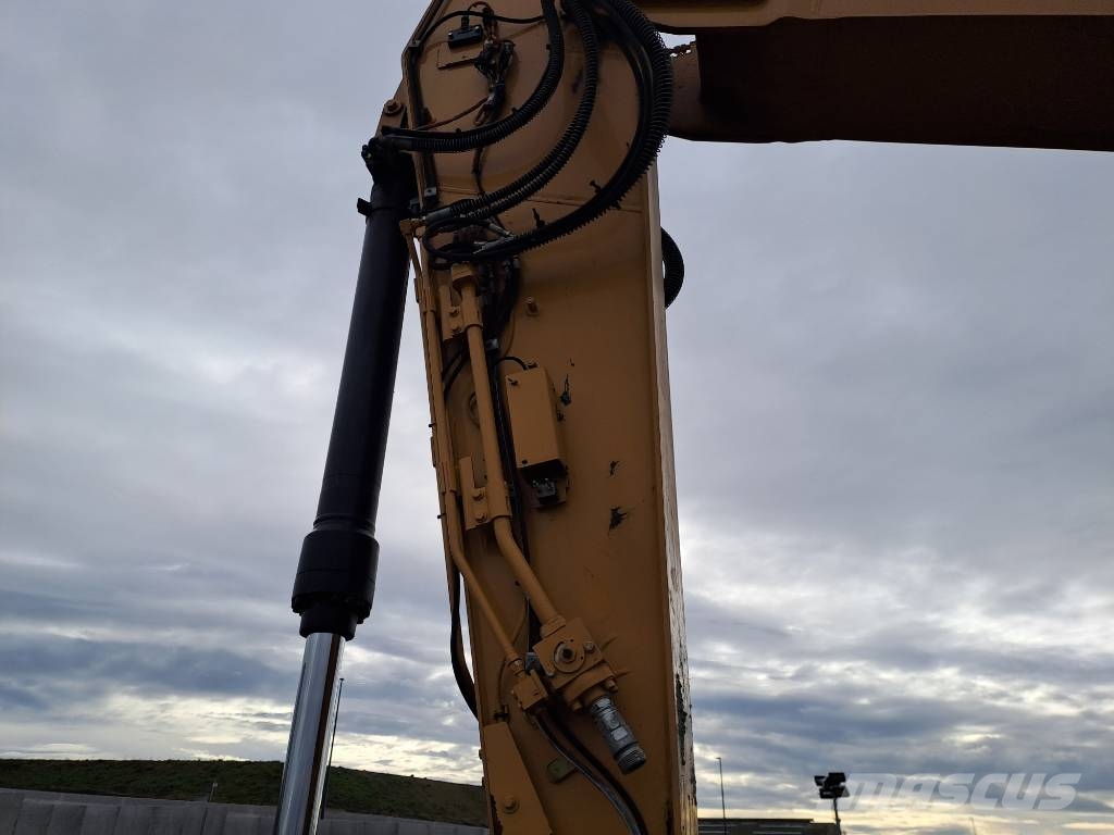 CAT 320 Bageri gusjeničari