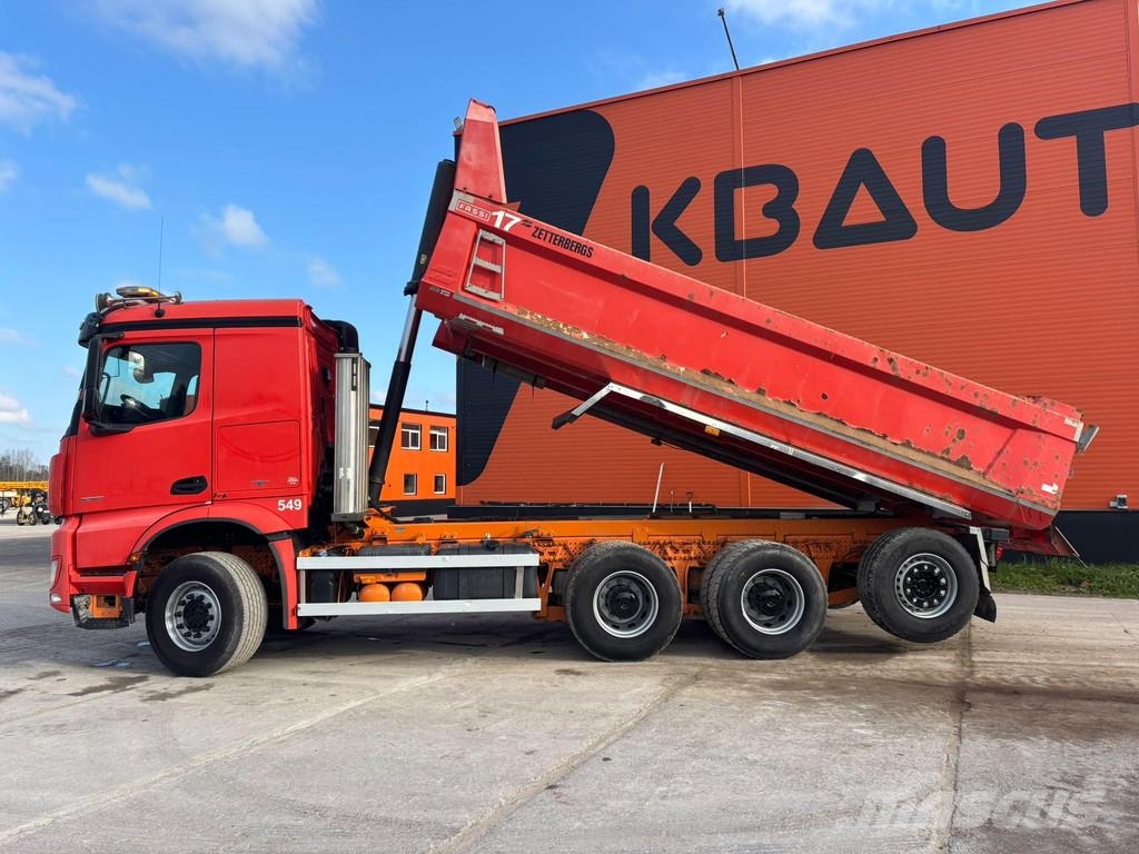 Mercedes-Benz Arocs 3251 8x4*4 BOX L=6237 mm Pašizgāzējs