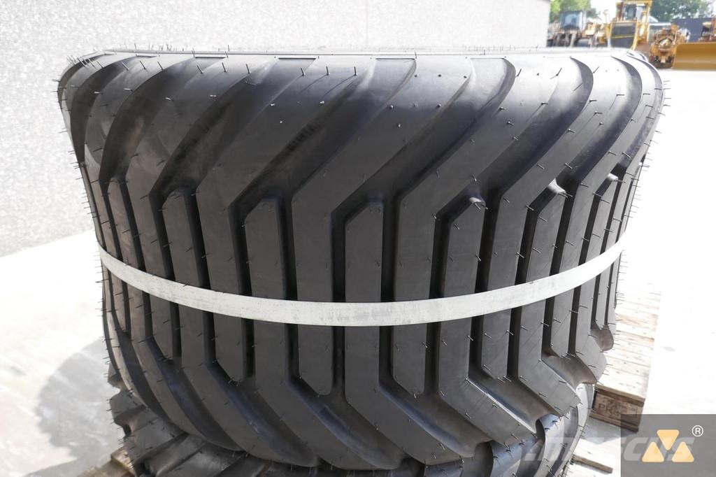 BKT 550/45-22.5 Banden, wielen en velgen