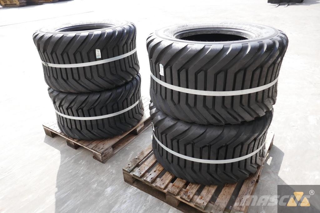 BKT 550/45-22.5 Banden, wielen en velgen