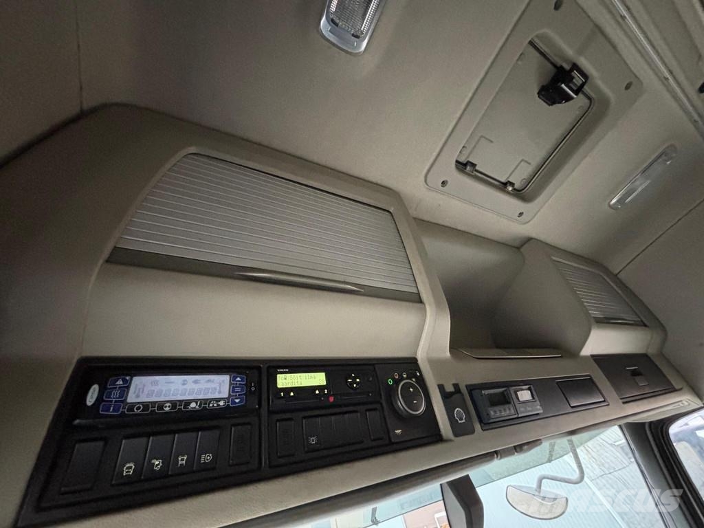 Volvo FM500 6X2*4 + RETARDER + CARRIER SUPRA 850 Camiones con temperatura controlada