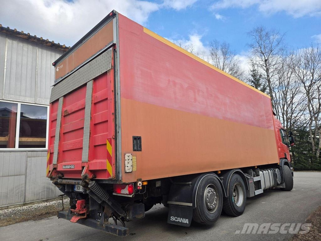 Scania P380 DB6X2HNB Camiones con caja de remolque