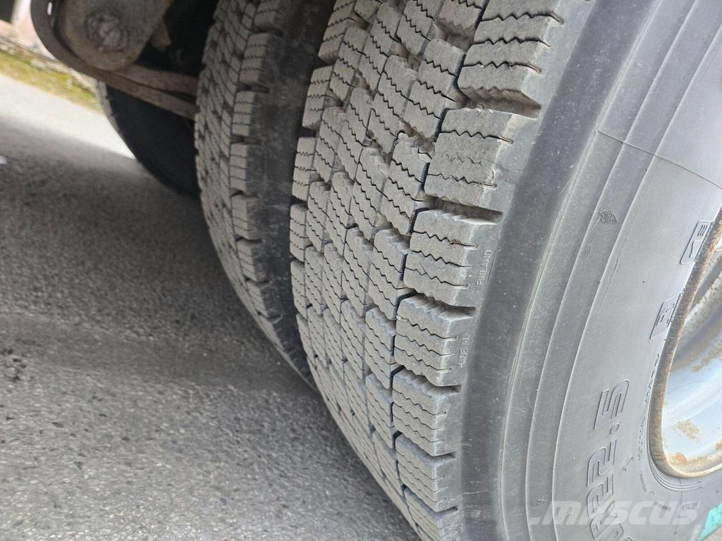 Scania P380 DB6X2HNB Camiones con caja de remolque