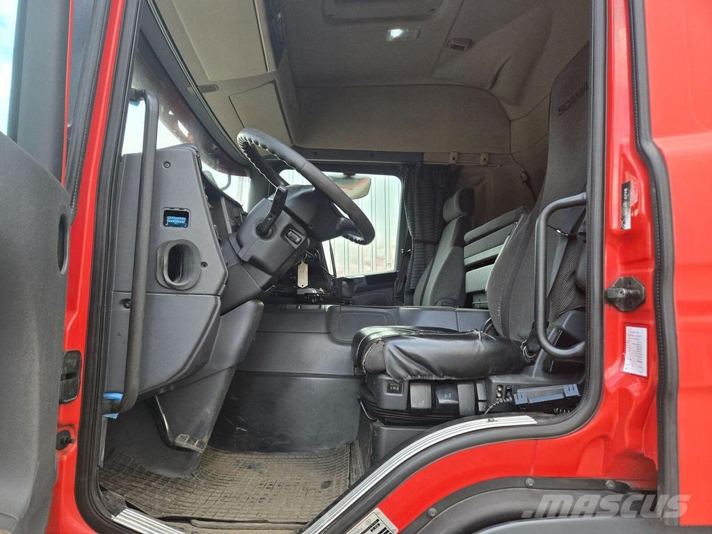 Scania P380 DB6X2HNB Camiones con caja de remolque