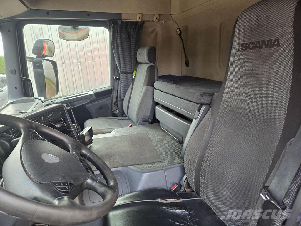 Scania P380 DB6X2HNB Camiones con caja de remolque