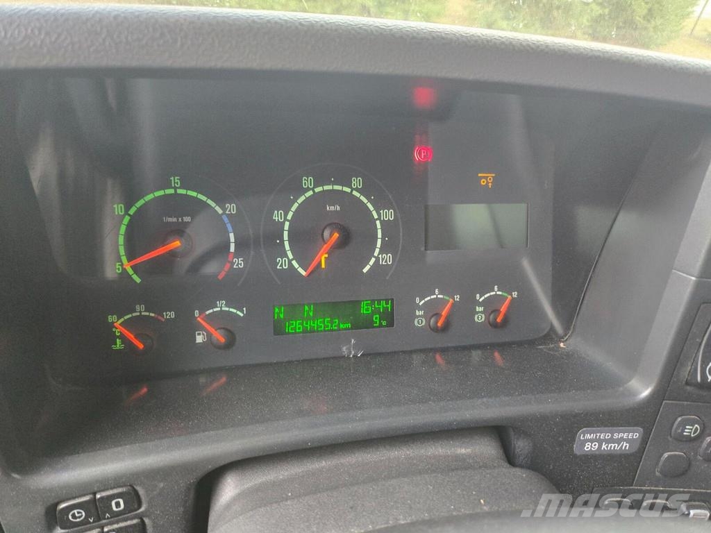 Scania P380 DB6X2HNB Camiones con caja de remolque