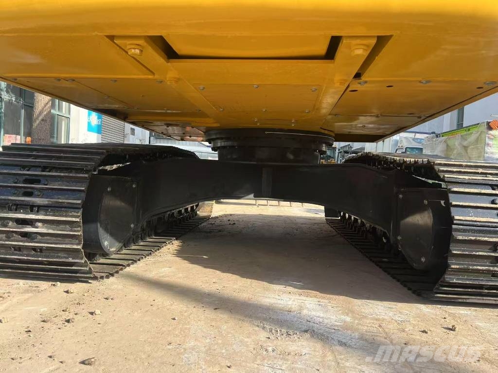 Komatsu PC 220-8 Crawler excavators