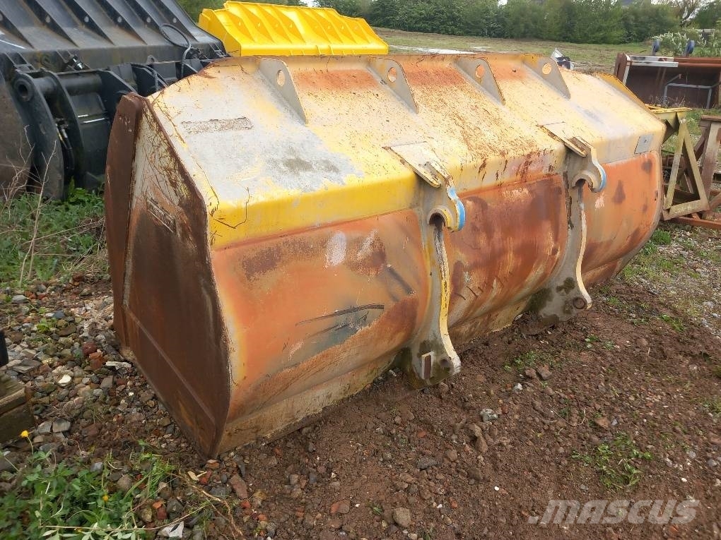 Komatsu WA380-8 Quick coupler & Bucket Cucharones