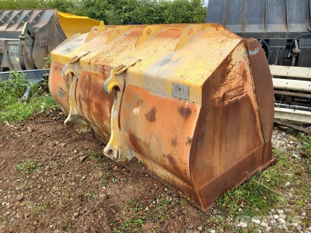 Komatsu WA380-8 Quick coupler & Bucket Cucharones