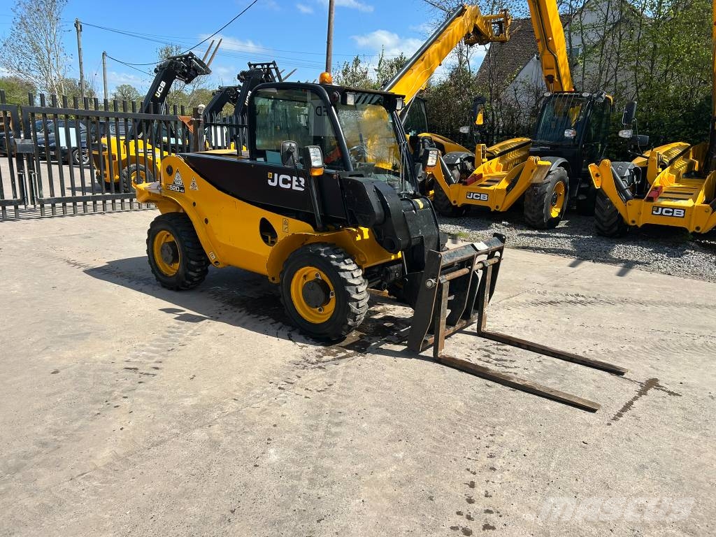 JCB 520-40 مناولات متداخلة