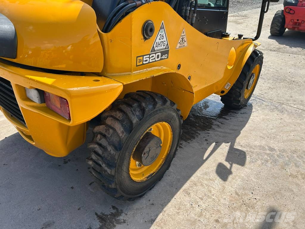JCB 520-40 مناولات متداخلة