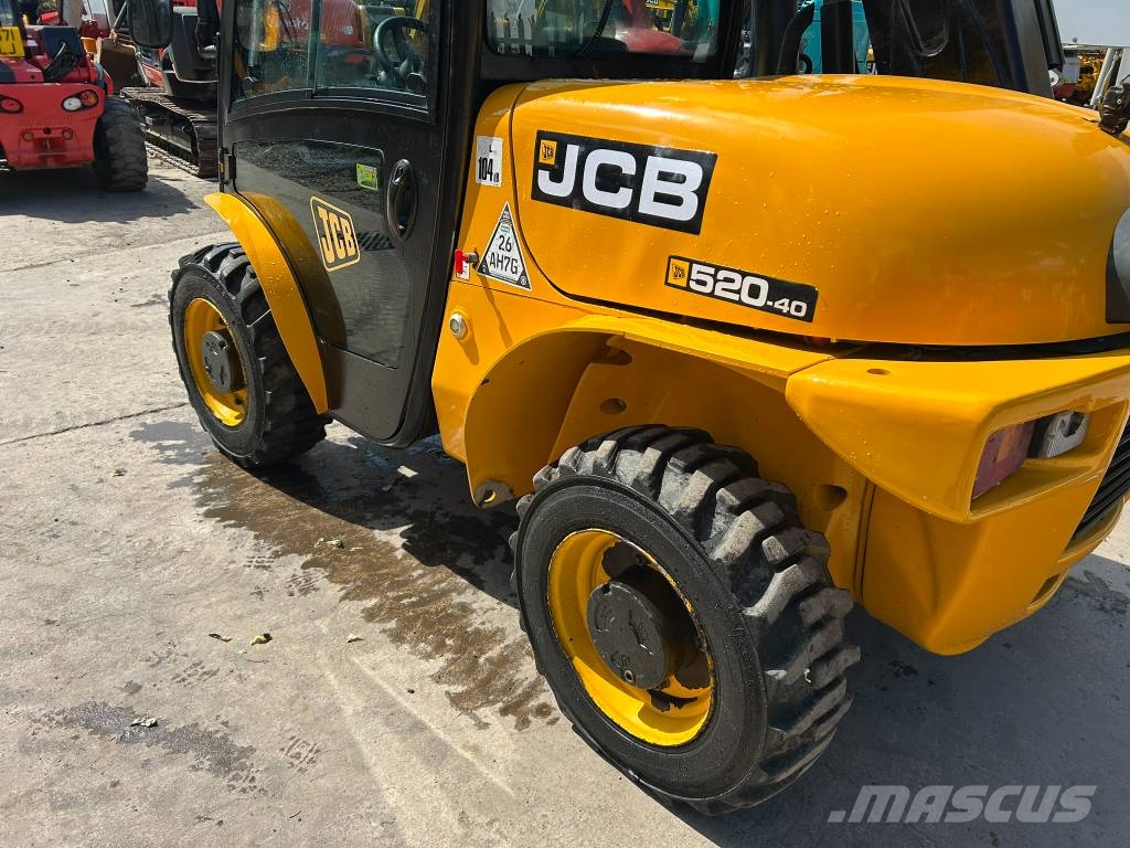 JCB 520-40 مناولات متداخلة