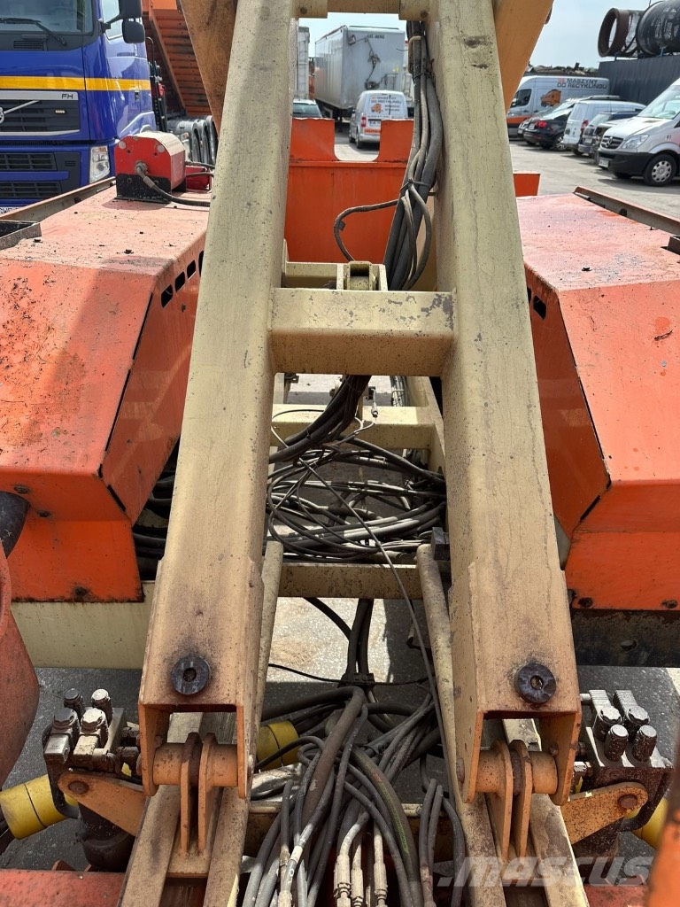 JLG Podnośnik nożycowy JLG 4394RT, 2007rok, 49KM رافعات الإنشاءات