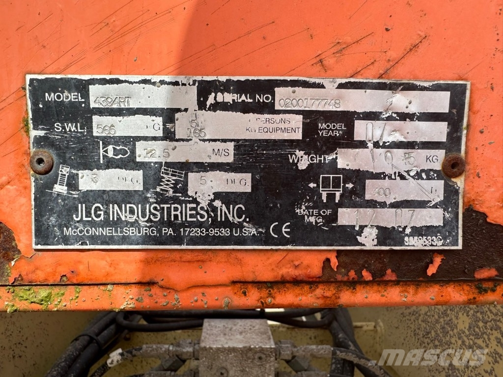 JLG Podnośnik nożycowy JLG 4394RT, 2007rok, 49KM رافعات الإنشاءات