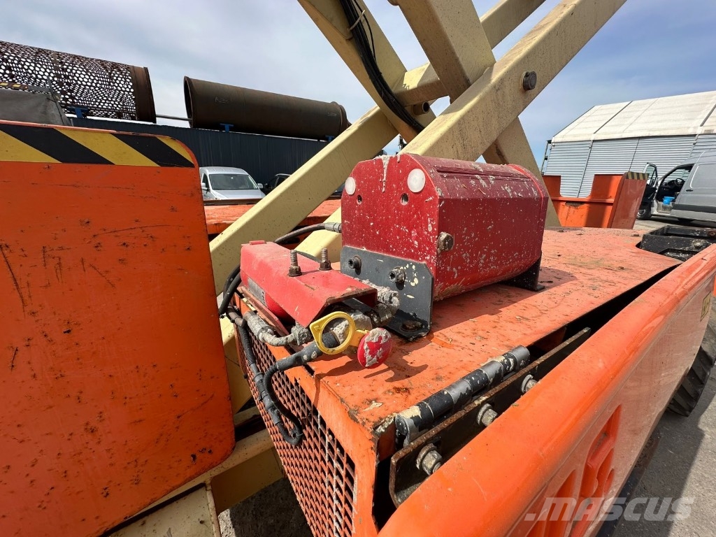 JLG Podnośnik nożycowy JLG 4394RT, 2007rok, 49KM رافعات الإنشاءات