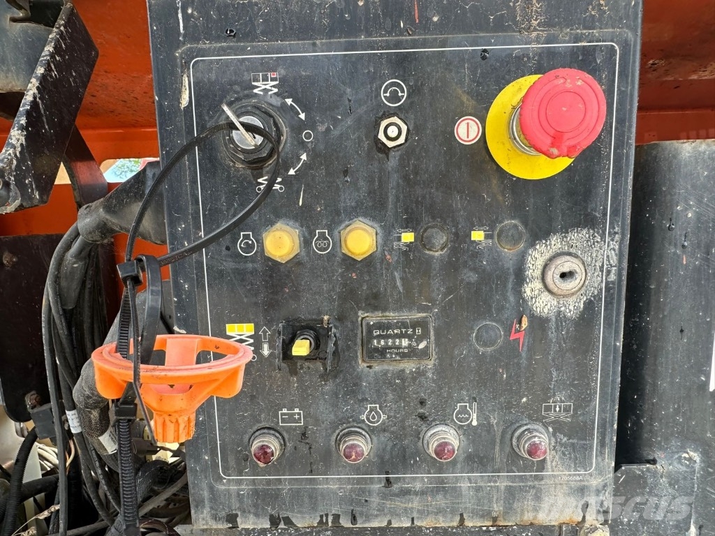 JLG Podnośnik nożycowy JLG 4394RT, 2007rok, 49KM رافعات الإنشاءات