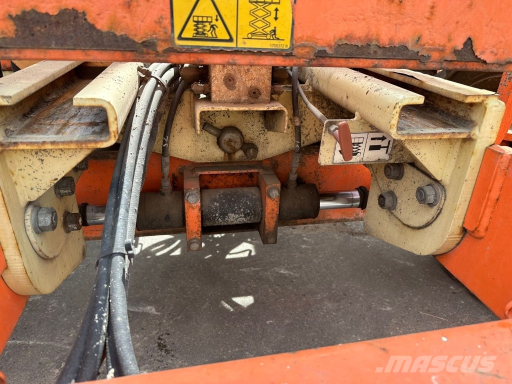 JLG Podnośnik nożycowy JLG 4394RT, 2007rok, 49KM رافعات الإنشاءات