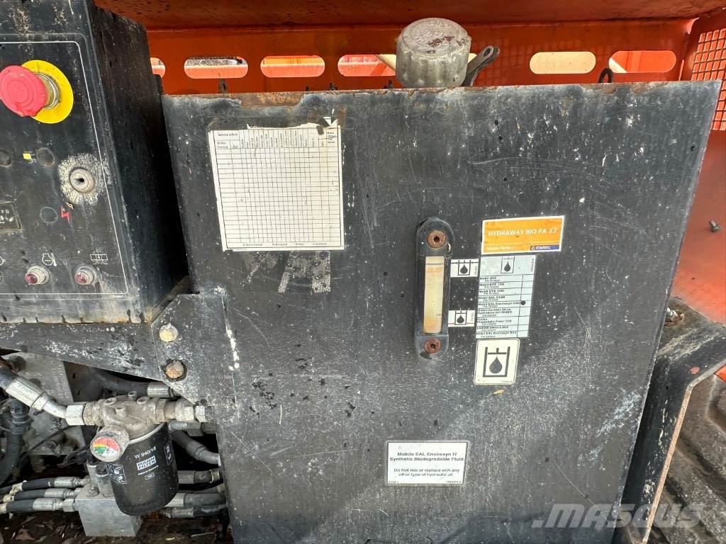 JLG Podnośnik nożycowy JLG 4394RT, 2007rok, 49KM رافعات الإنشاءات