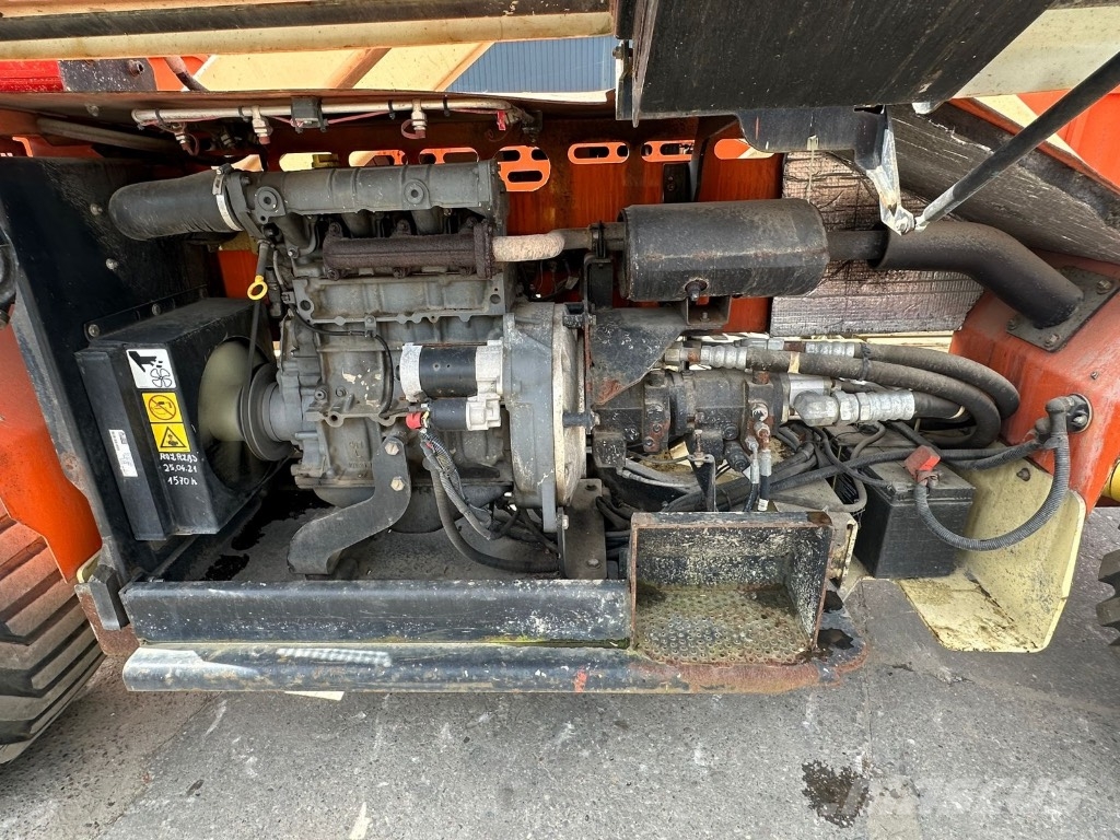 JLG Podnośnik nożycowy JLG 4394RT, 2007rok, 49KM رافعات الإنشاءات