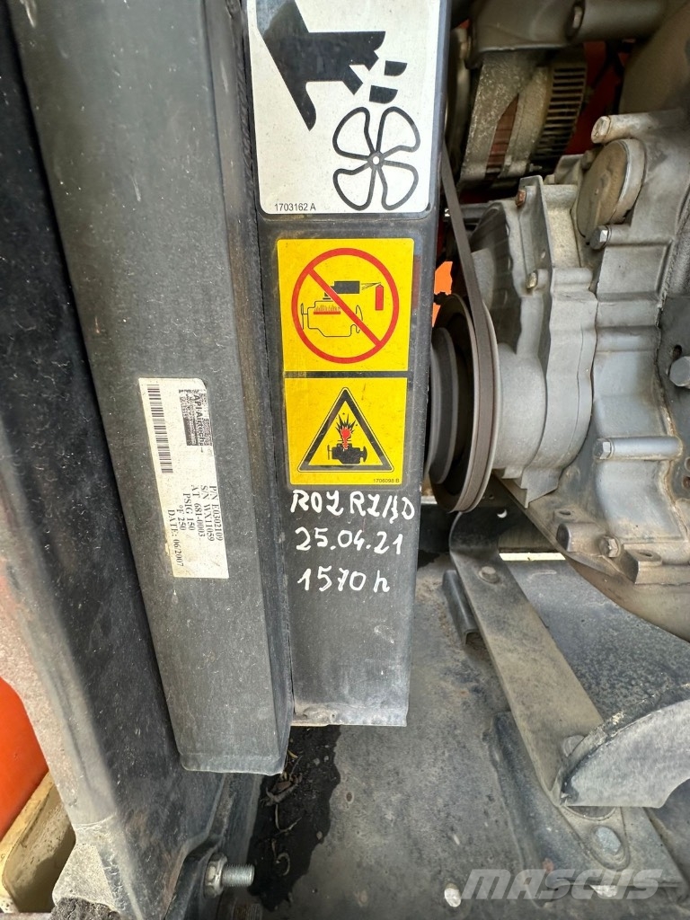 JLG Podnośnik nożycowy JLG 4394RT, 2007rok, 49KM رافعات الإنشاءات